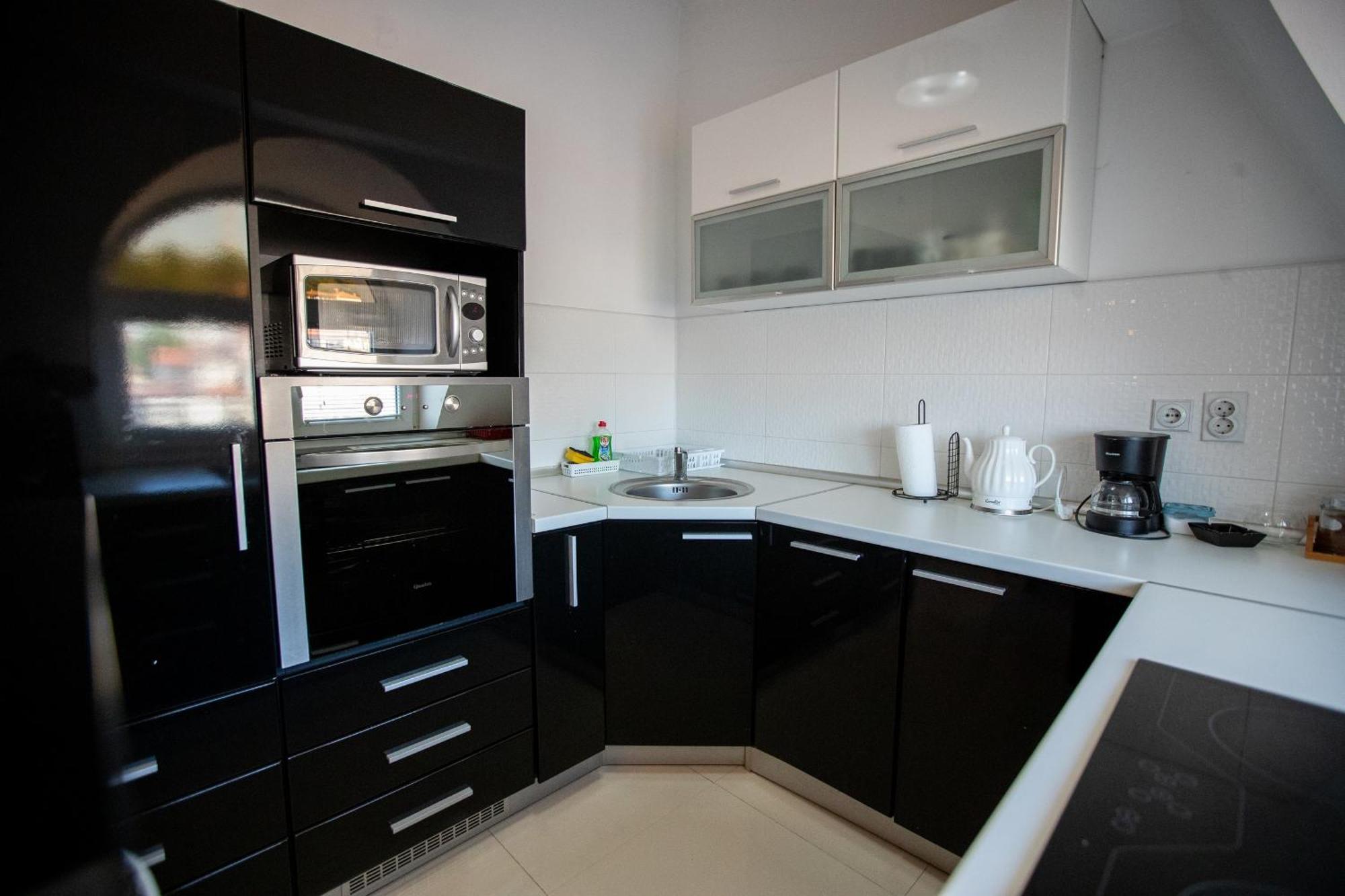 Lake View Double Balcony City Center Apartment In Ohrid Exteriör bild